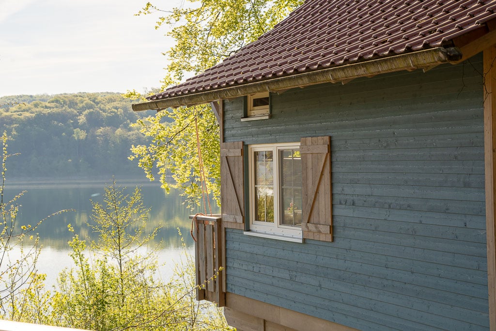 boomhut aan de Sorpesee in het Sauerland