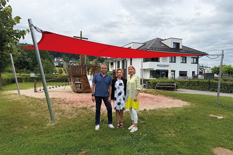 Neues Sonnensegel am Airlebnisweg
